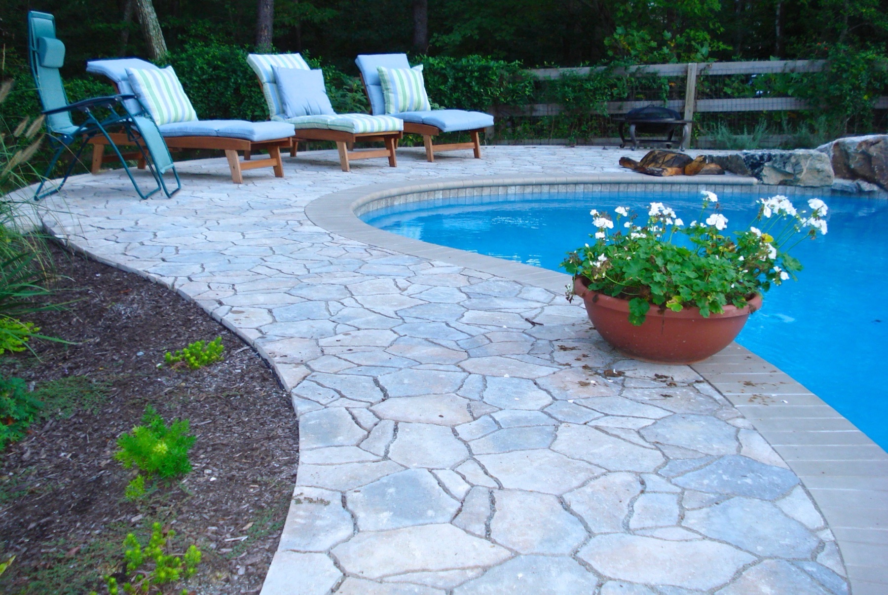 Pool & flagstone surround